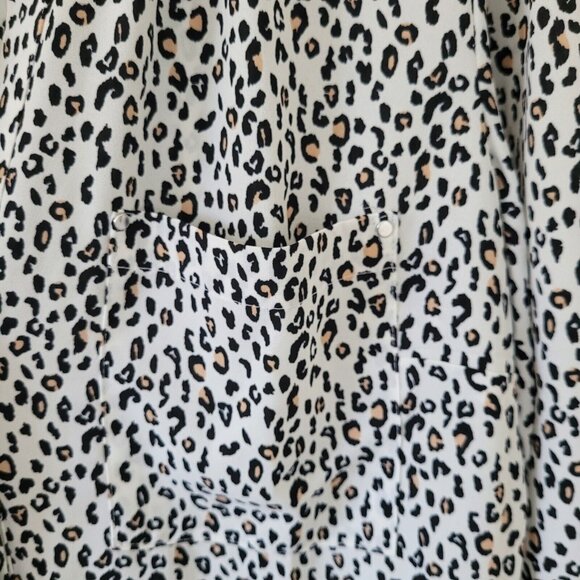 Apt 9 Leopard Print V-Neck Blouse Womens Size M Long Sleeve Pockets Career - Picture 9 of 10